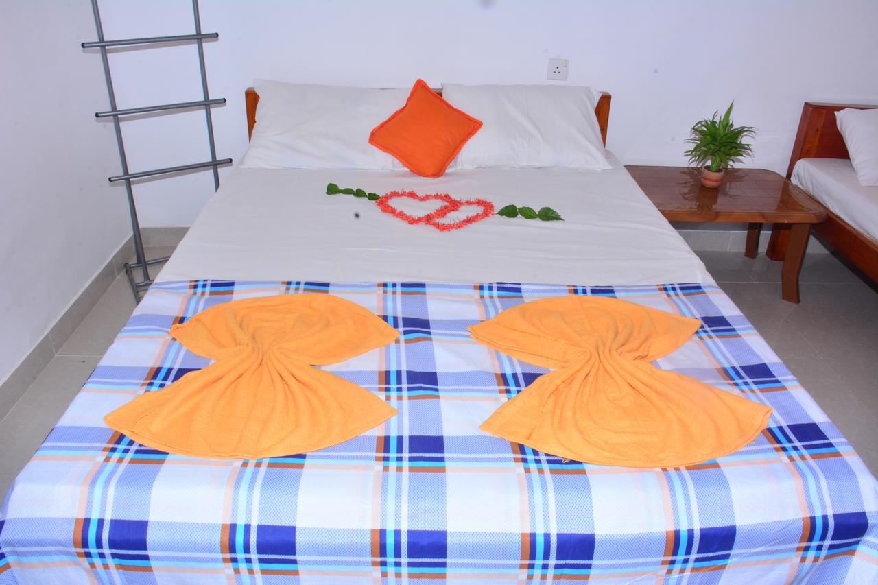 Pleasant Park Holiday Inn تريكونامالاي المظهر الخارجي الصورة