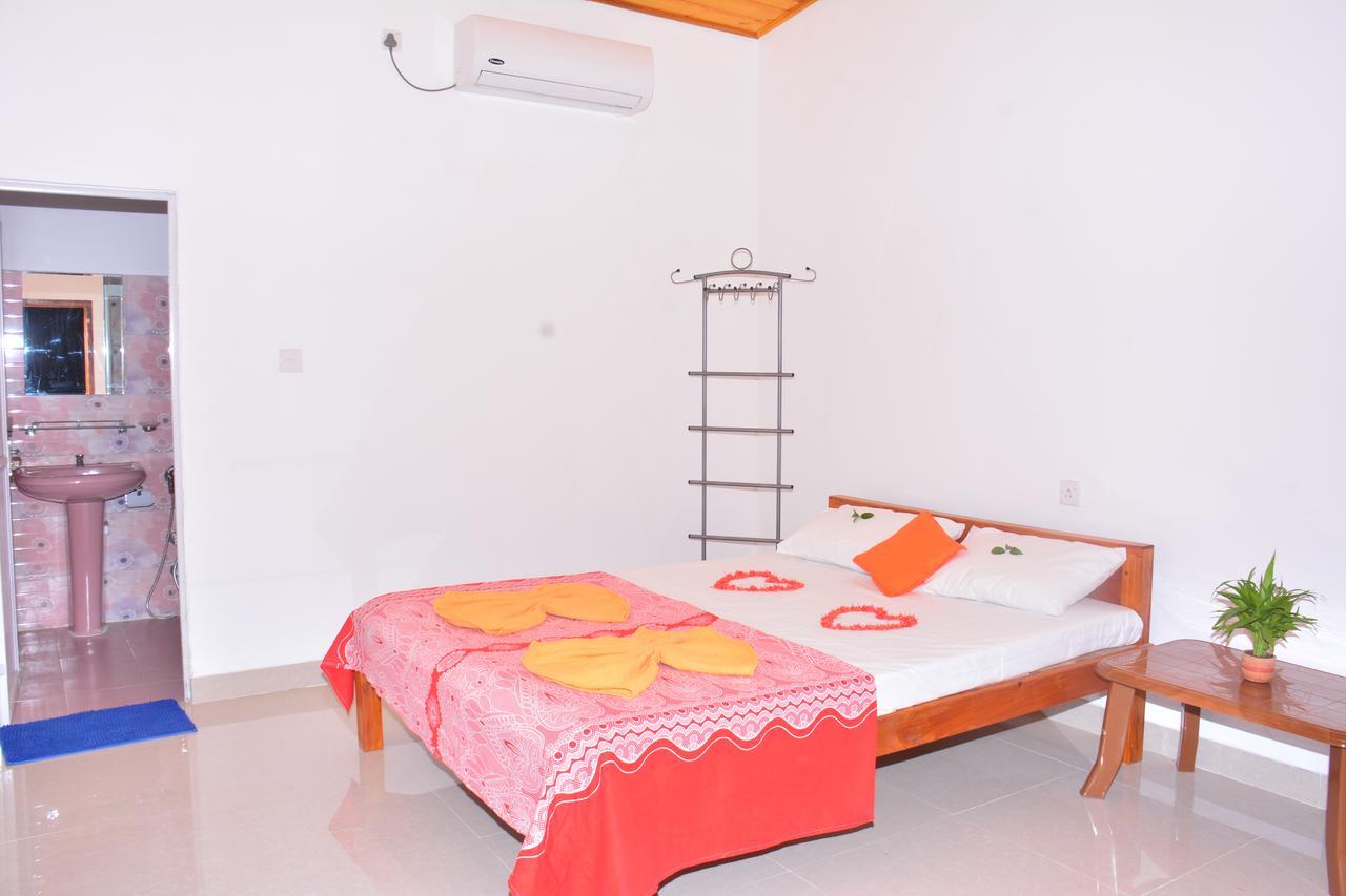Pleasant Park Holiday Inn تريكونامالاي المظهر الخارجي الصورة